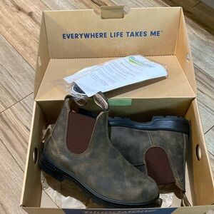 NWT Blundstone Boots Rustic Brown